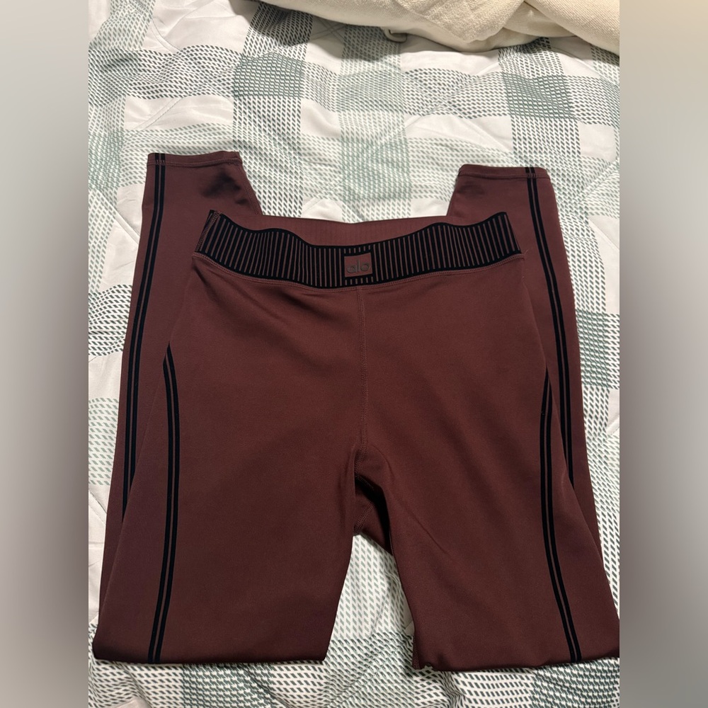 ALO Yoga Brown Leggings with Black Accents